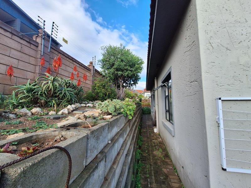 2 Bedroom Property for Sale in Bergsig Western Cape